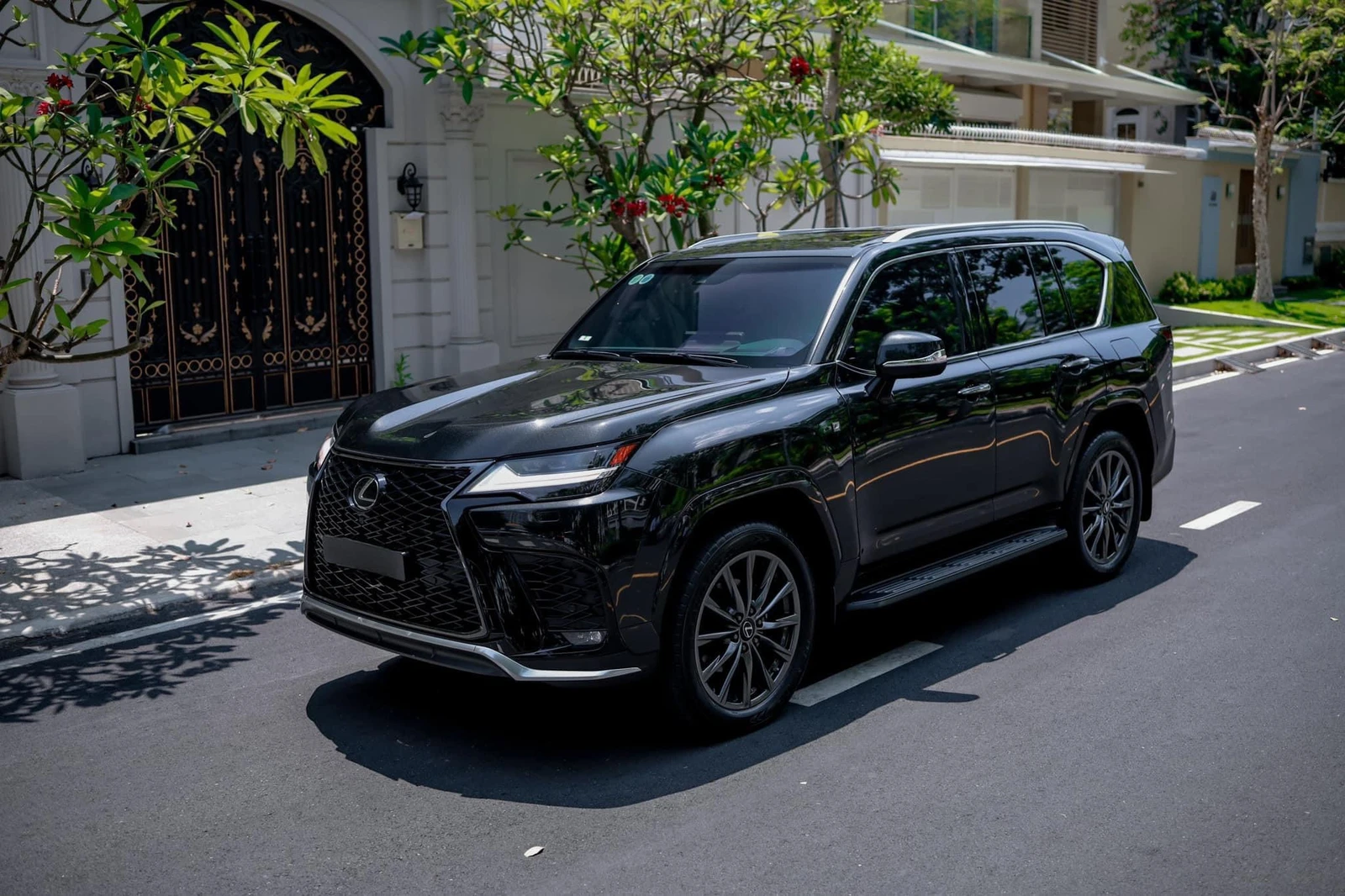 Lexus LX600