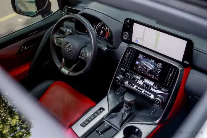 Lexus LX600