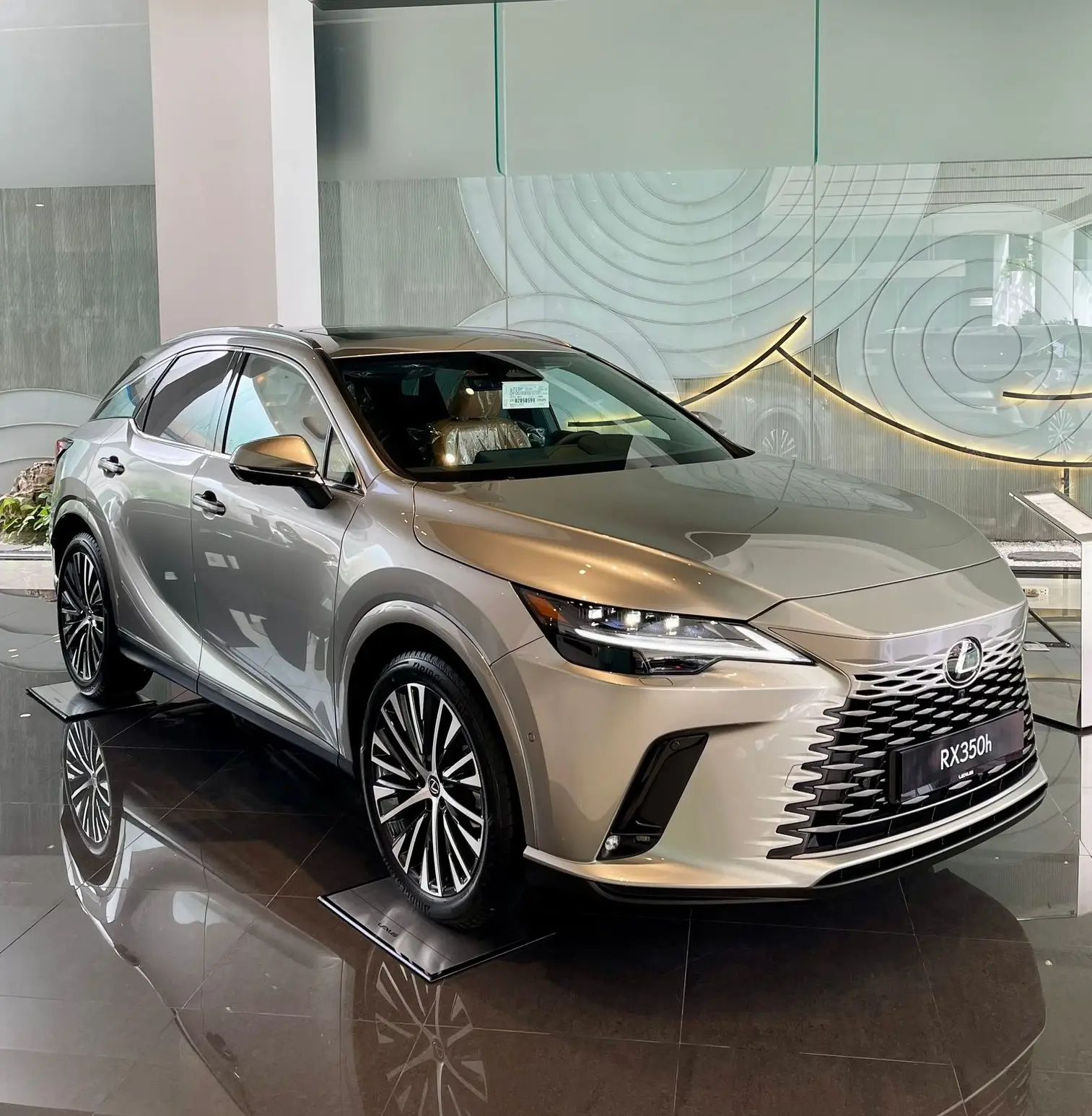 Lexus RX350h Luxury 2025 ( Máy xăng 2.5L Lai Điện )