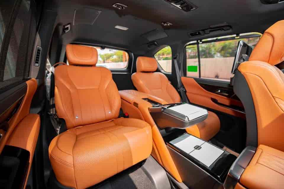 lx600-vip-4-cho-thong-so-hinh-anh-gia-ban-2