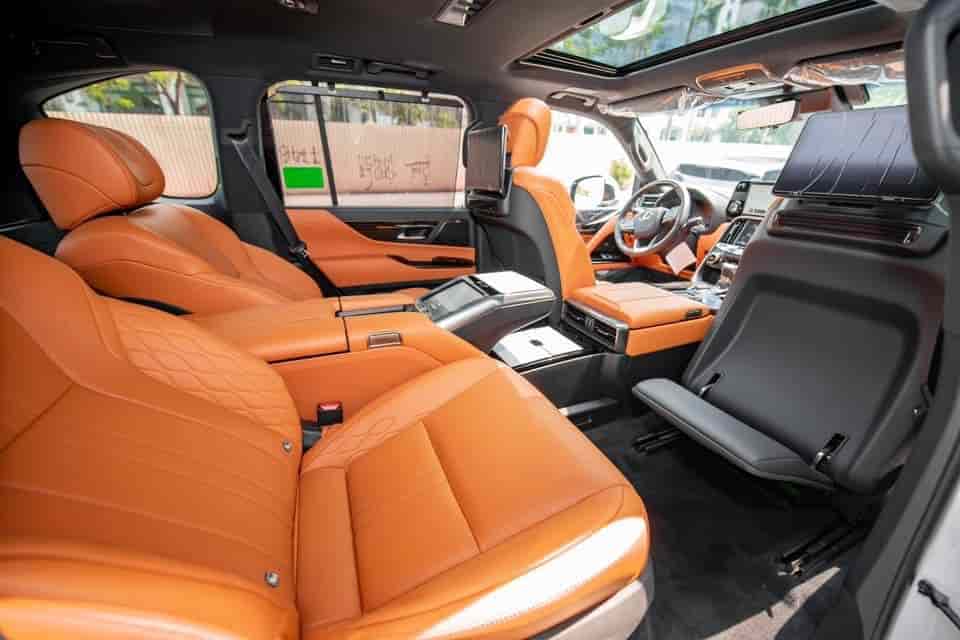 lx600-vip-4-cho-thong-so-hinh-anh-gia-ban-3