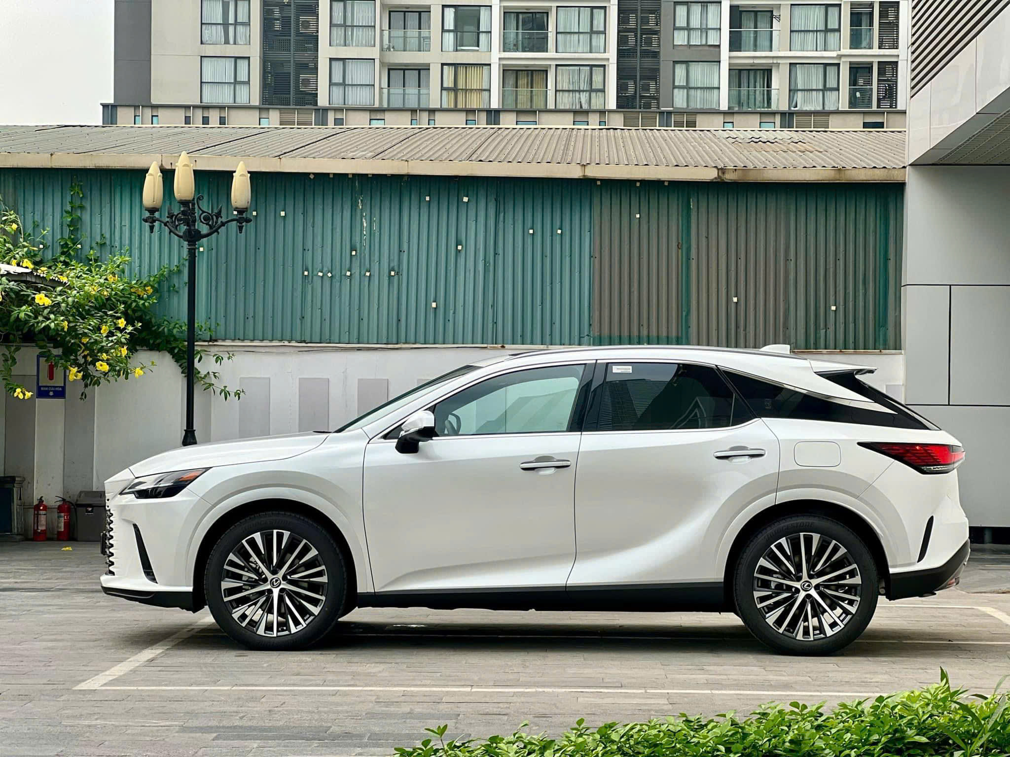 Thân xe Lexus RX 350